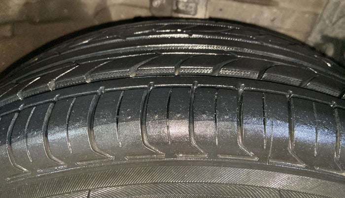 2016 Maruti Ciaz VXI, Petrol, Manual, 55,949 km, Right Front Tyre Tread