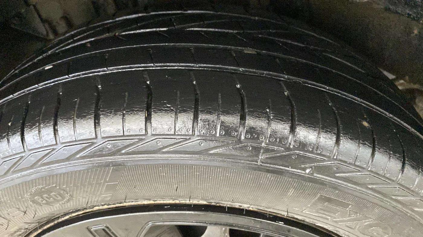 2020 Tata NEXON XMA PETROL, Petrol, Automatic, 81,191 km, Left Front Tyre Tread