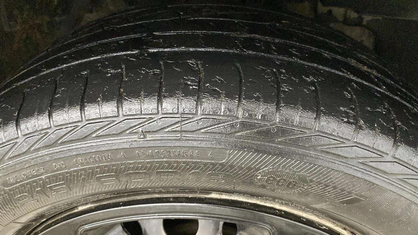 2020 Tata NEXON XMA PETROL, Petrol, Automatic, 81,191 km, Right Front Tyre Tread