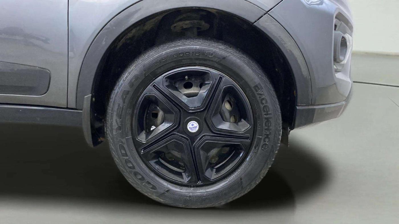2020 Tata NEXON XMA PETROL, Petrol, Automatic, 81,191 km, Right Front Wheel