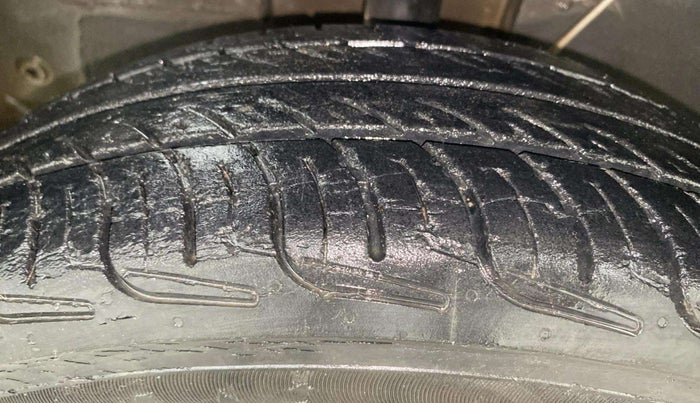 2018 Renault Kwid RXT 1.0, Petrol, Manual, 80,003 km, Left Front Tyre Tread