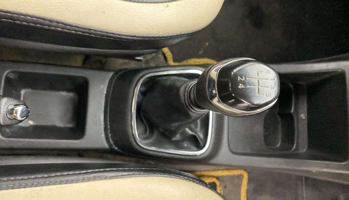 2018 Renault Kwid RXT 1.0, Petrol, Manual, 80,003 km, Gear Lever