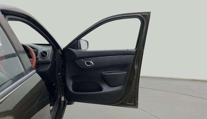 2018 Renault Kwid RXT 1.0, Petrol, Manual, 80,003 km, RHS Front Door