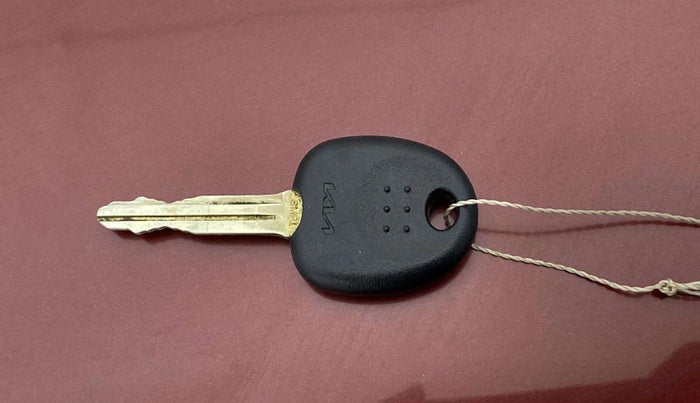 2024 KIA SONET HTE 1.2, Petrol, Manual, 7,755 km, Key Close Up