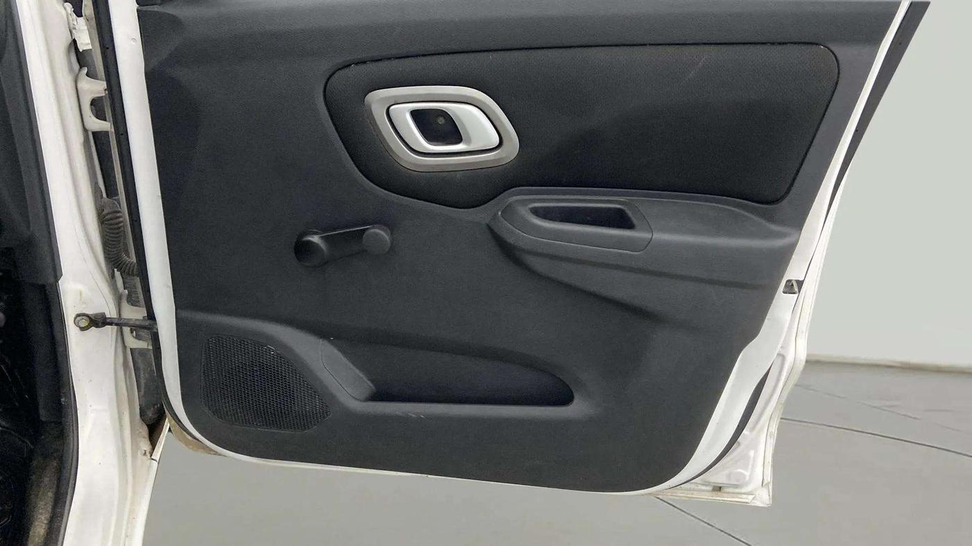 2020 Datsun Redi Go T, Petrol, Manual, 22,415 km, Driver Side Door Panels Control