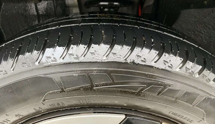 2023 Nissan MAGNITE XL, Petrol, Manual, 8,724 km, Left Front Tyre Tread