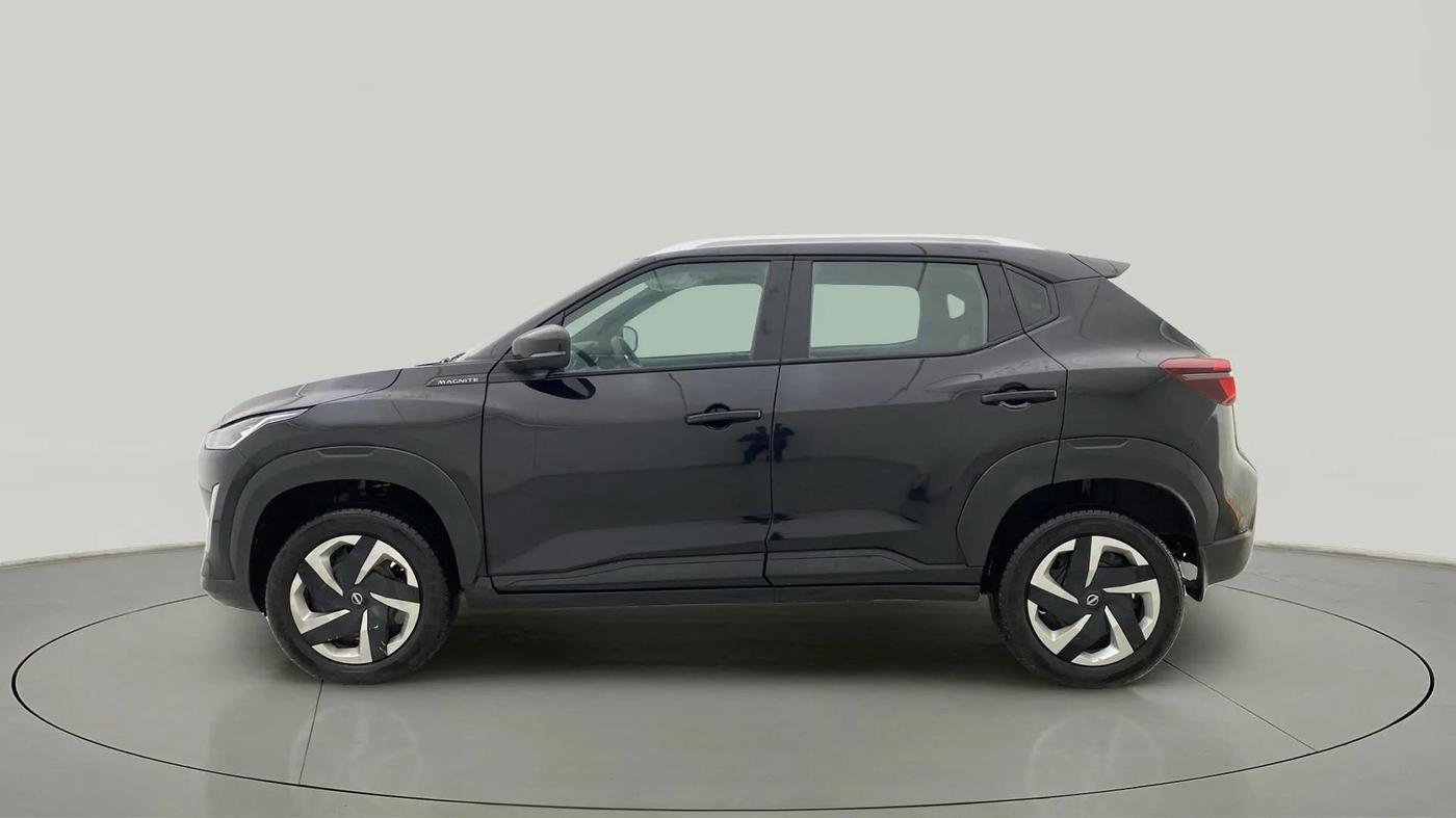 2023 Nissan MAGNITE XL, Petrol, Manual, 8,724 km, Left Side