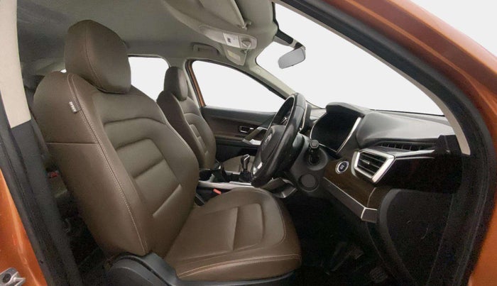 2019 Tata Harrier XZ 2.0L, Diesel, Manual, 86,281 km, Right Side Front Door Cabin