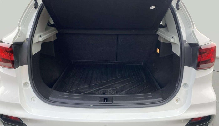 2022 MG ASTOR SUPER 1.5 MT, Petrol, Manual, 67,517 km, Boot Inside