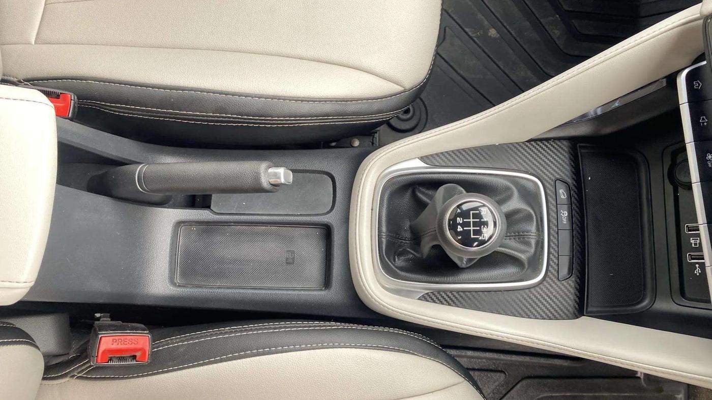 2022 MG ASTOR SUPER 1.5 MT, Petrol, Manual, 67,547 km, Gear Lever