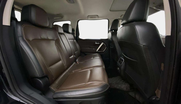 2022 Mahindra SCORPIO-N Z8 L PETROL MT 7 STR, Petrol, Manual, 64,111 km, Right Side Rear Door Cabin