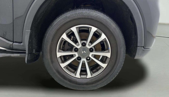 2022 Mahindra SCORPIO-N Z8 L PETROL MT 7 STR, Petrol, Manual, 64,111 km, Right Front Wheel