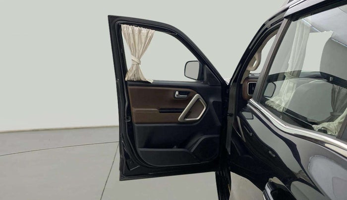 2022 Mahindra SCORPIO-N Z8 L PETROL MT 7 STR, Petrol, Manual, 64,111 km, LHS Front Door