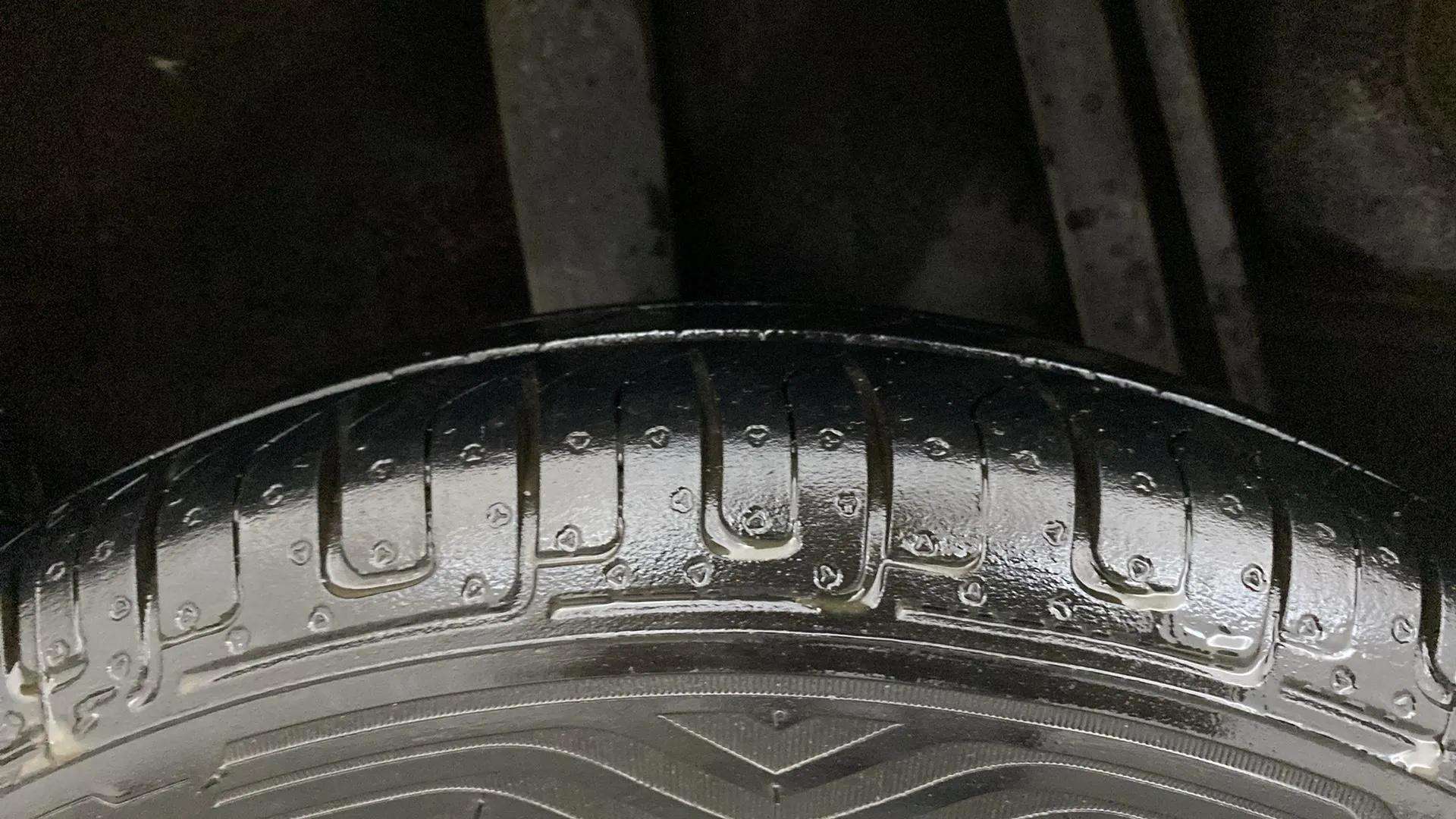 RHS-Rear-Tyre-Tread-19