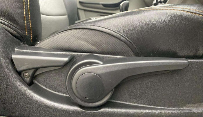 2016 Tata Tiago XZ PETROL, Petrol, Manual, 42,863 km, Driver Side Adjustment Panel