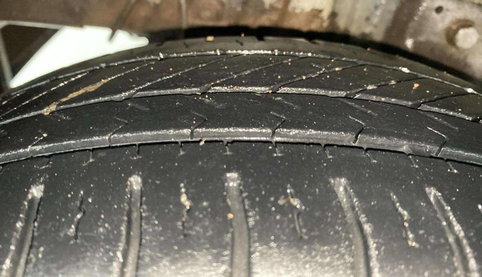 2014 Hyundai Eon SPORTZ, Petrol, Manual, 31,636 km, Right Rear Tyre Tread