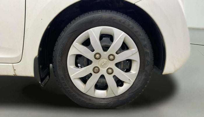 2014 Hyundai Eon SPORTZ, Petrol, Manual, 31,636 km, Right Front Wheel