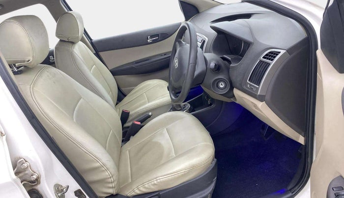 2013 Hyundai i20 MAGNA 1.2, Petrol, Manual, 62,984 km, Right Side Front Door Cabin