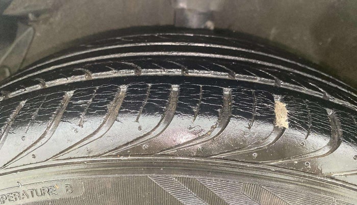 2013 Hyundai i20 MAGNA 1.2, Petrol, Manual, 62,984 km, Left Front Tyre Tread