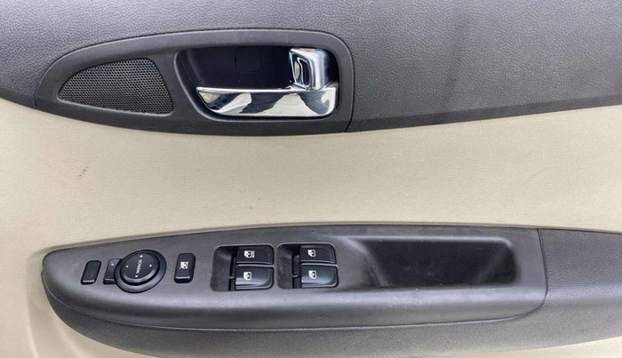 2013 Hyundai i20 MAGNA 1.2, Petrol, Manual, 62,984 km, Driver Side Door Panels Control