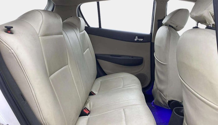 2013 Hyundai i20 MAGNA 1.2, Petrol, Manual, 62,984 km, Right Side Rear Door Cabin