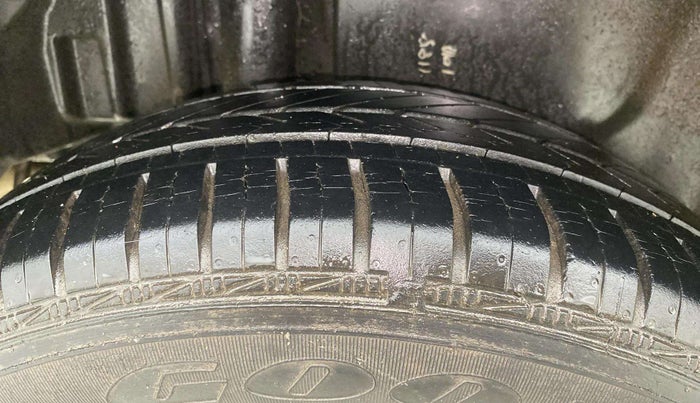 2016 Maruti Swift Dzire ZXI, Petrol, Manual, 28,798 km, Right Rear Tyre Tread