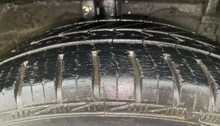 2016 Maruti Swift Dzire ZXI, Petrol, Manual, 28,798 km, Right Front Tyre Tread