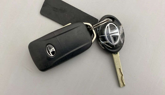 2019 Tata NEXON XZ PETROL, Petrol, Manual, 59,568 km, Key Close Up