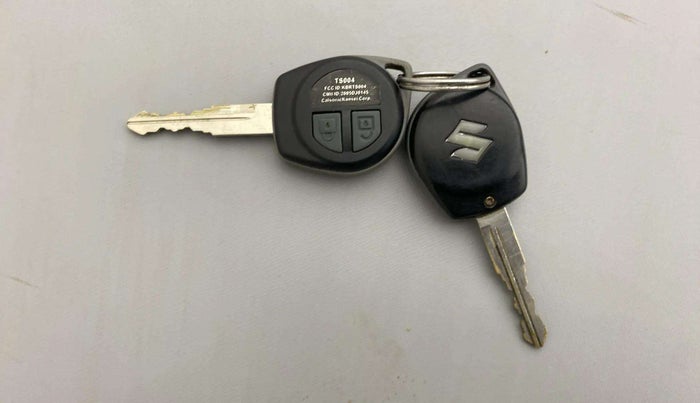 2017 Maruti Swift VDI (O), Diesel, Manual, 98,532 km, Key Close Up