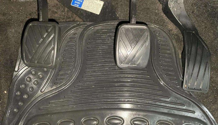 2017 Maruti Swift VDI (O), Diesel, Manual, 98,532 km, Pedals