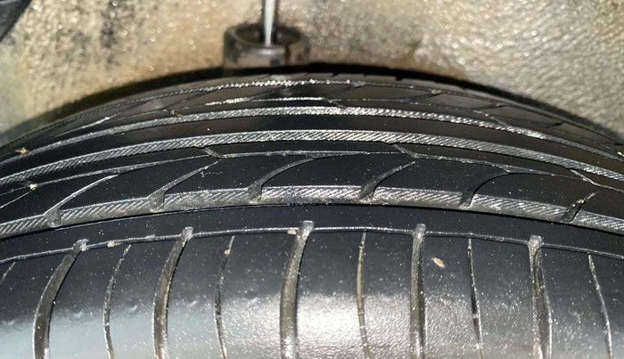 2016 Maruti Ritz VXI, Petrol, Manual, 82,690 km, Right Rear Tyre Tread