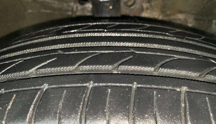 2016 Maruti Ritz VXI, Petrol, Manual, 82,690 km, Right Front Tyre Tread