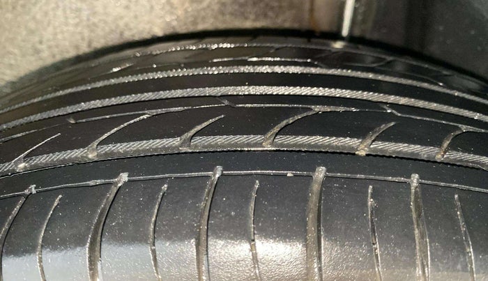 2016 Maruti Ritz VXI, Petrol, Manual, 82,690 km, Left Rear Tyre Tread