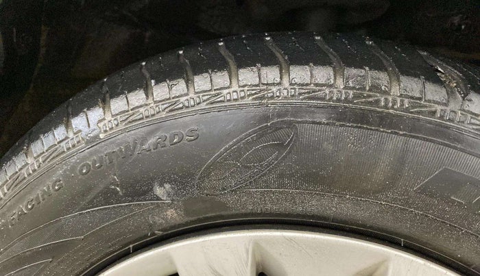 2015 Maruti Ertiga VXI, Petrol, Manual, 78,453 km, Right Front Tyre Tread