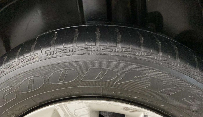 2015 Maruti Ertiga VXI, Petrol, Manual, 78,453 km, Left Rear Tyre Tread