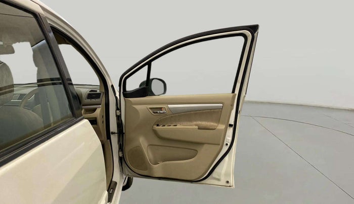 2015 Maruti Ertiga VXI, Petrol, Manual, 78,453 km, RHS Front Door