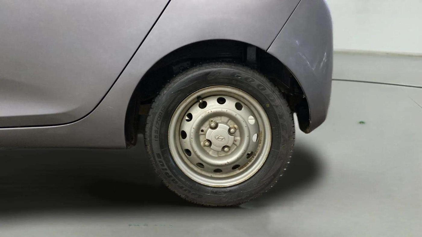 2017 Hyundai Eon ERA +, Petrol, Manual, 14,700 km, Left Rear Wheel