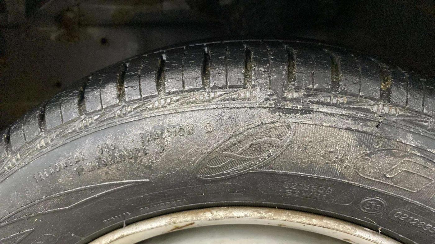 2017 Hyundai Eon ERA +, Petrol, Manual, 14,700 km, Left Front Tyre Tread