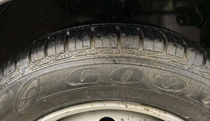 2017 Hyundai Eon ERA +, Petrol, Manual, 14,700 km, Right Front Tyre Tread