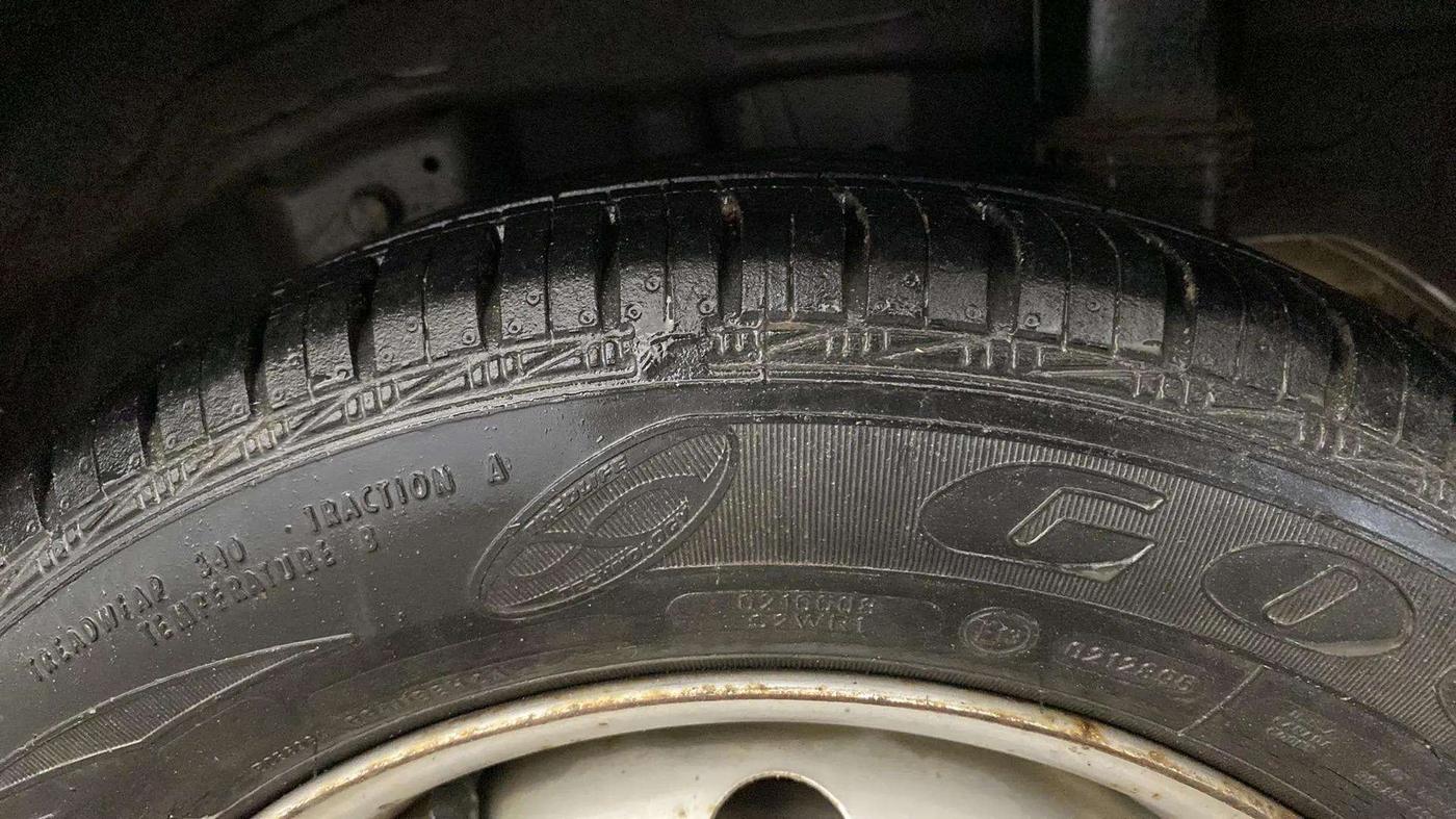 2017 Hyundai Eon ERA +, Petrol, Manual, 14,700 km, Left Rear Tyre Tread