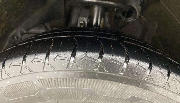 2020 Maruti Swift ZXI PLUS, Petrol, Manual, 83,294 km, Left Front Tyre Tread