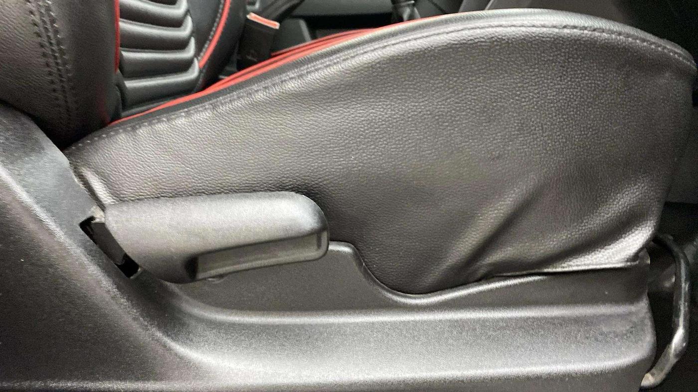 2017 Maruti Vitara Brezza LDI (O), Diesel, Manual, 1,35,064 km, Driver Side Adjustment Panel
