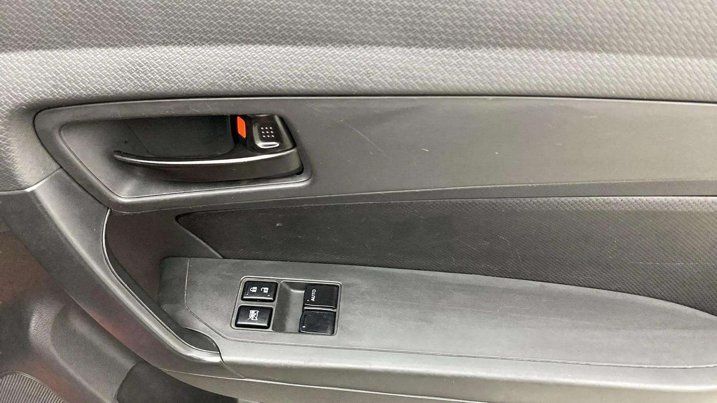 2017 Maruti Vitara Brezza LDI (O), Diesel, Manual, 1,35,064 km, Driver Side Door Panels Control