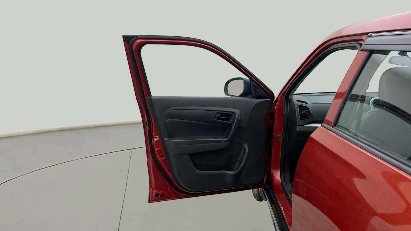 2017 Maruti Vitara Brezza LDI (O), Diesel, Manual, 1,35,064 km, LHS Front Door