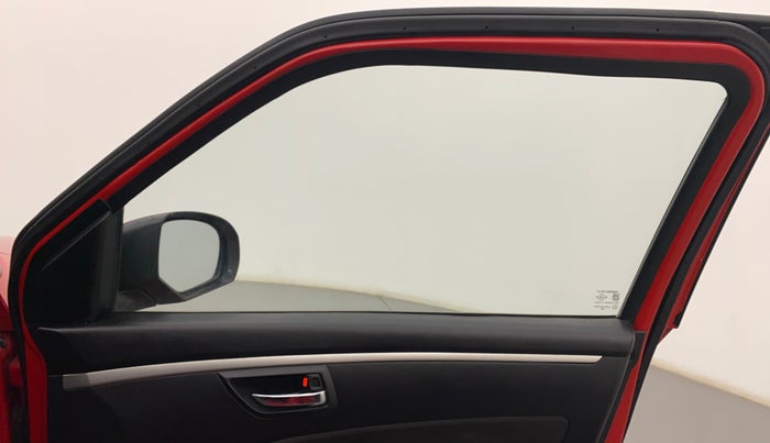 2017 Maruti Swift VXI O, Petrol, Manual, 52,155 km, Right front window switch / handle - Power window makes minor noise