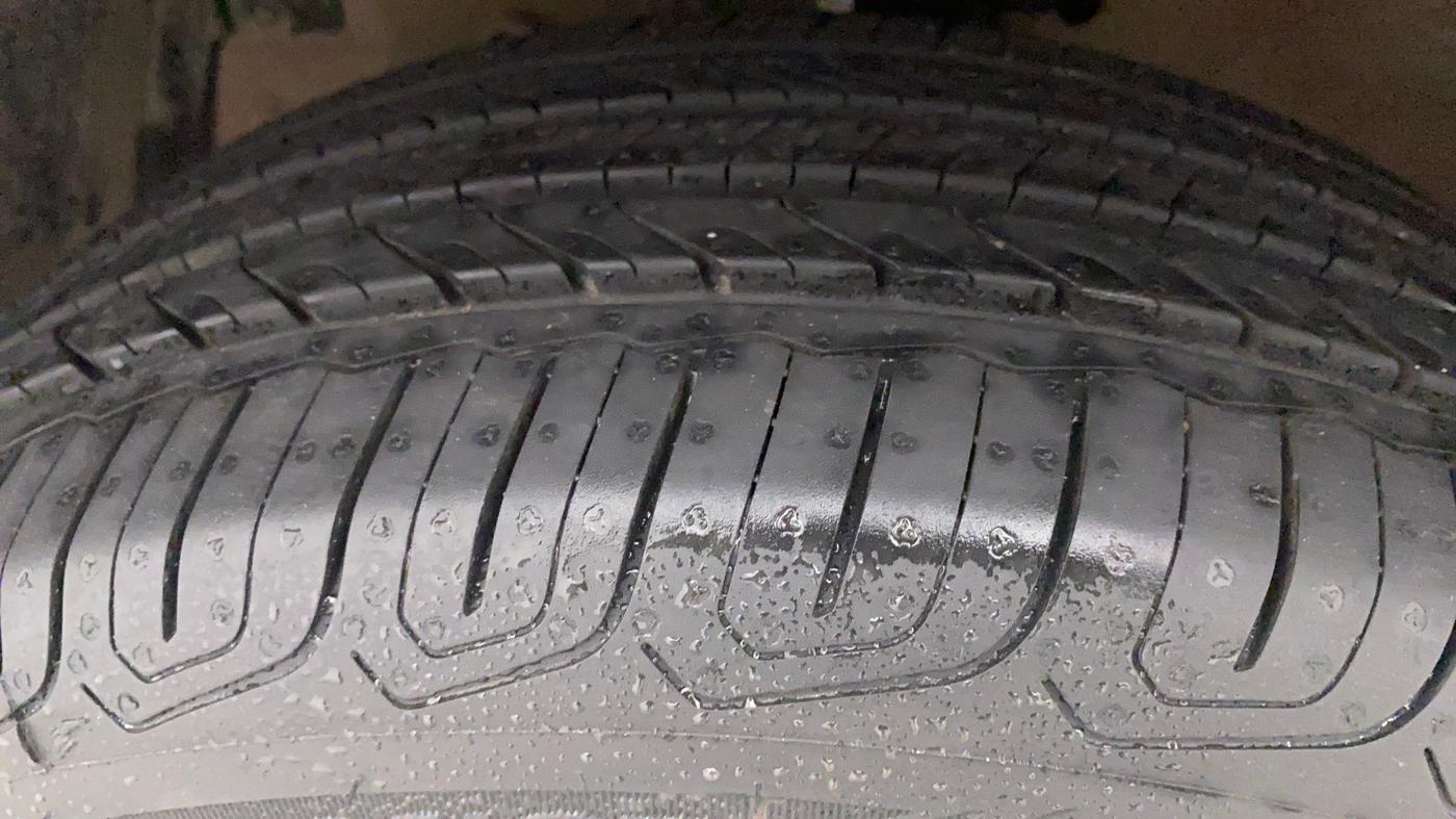 2017 Maruti Swift VXI O, Petrol, Manual, 52,155 km, Left Front Tyre Tread