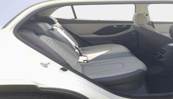 2024 Hyundai Creta SX (O) 1.5 PETROL, Petrol, Manual, 27,500 km, Right Side Rear Door Cabin