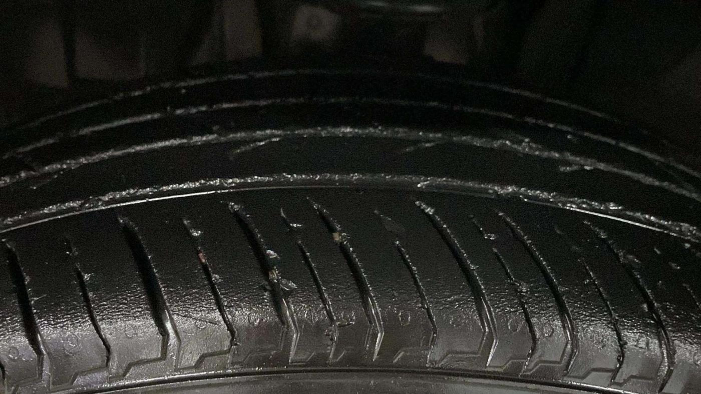 2022 Nissan MAGNITE XV TURBO, Petrol, Manual, 45,021 km, Left Front Tyre Tread