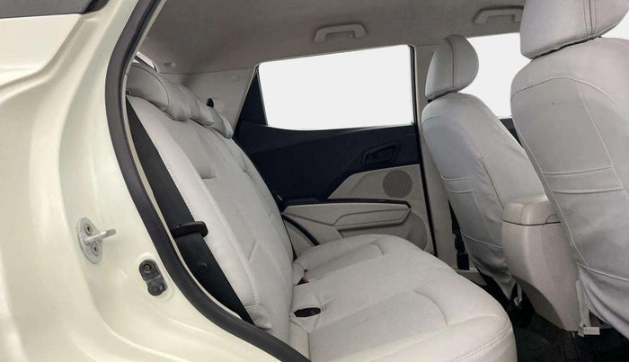 2019 Mahindra XUV300 W6 1.2 PETROL, Petrol, Manual, 69,402 km, Right Side Rear Door Cabin