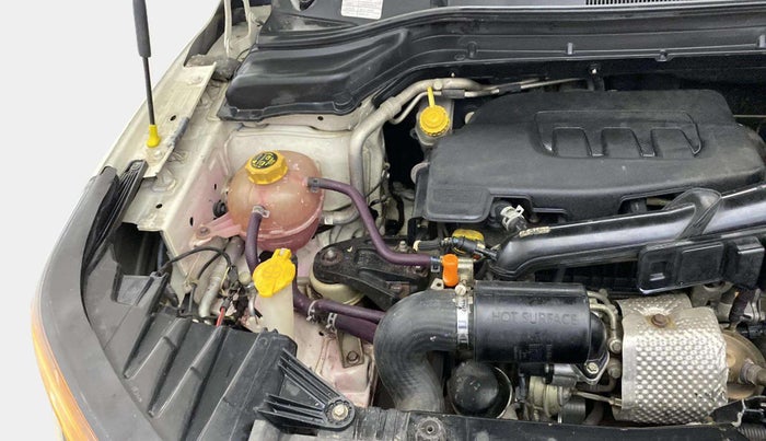 2019 Mahindra XUV300 W6 1.2 PETROL, Petrol, Manual, 69,402 km, Engine View - Right